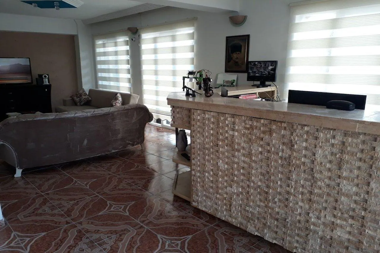 Shadow Hotel كوشاداسيه